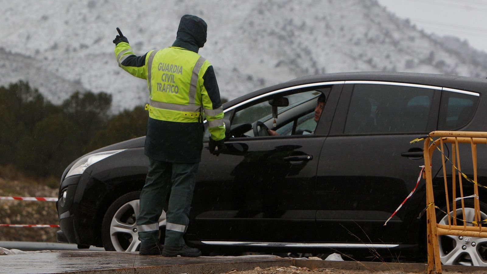 La DGT vigila las condiciones de los turismos ante el aumento de riesgo en carretera por el temporal