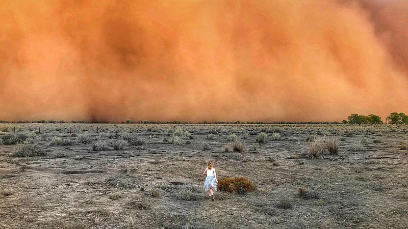 Australia sufre el clima extremo con tormentas de arena, granizo e inundaciones