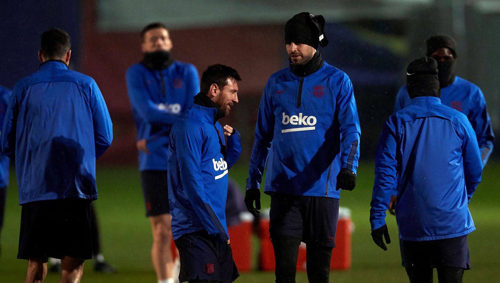 Messi y Piqué durante el entrenamiento previo al encuentro de la Copa del Rey ante el Ibiza