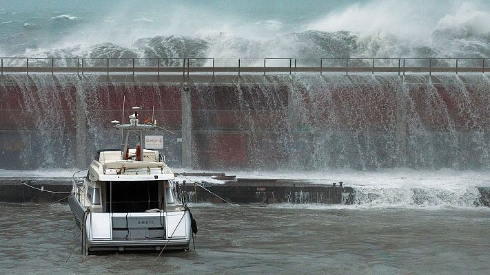 Telediario 1 - El temporal Gloria deja récords de olas gigantes, lluvia, nieve y rayos