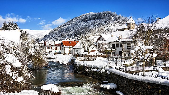 El tiempo - Viento fuerte en el litoral de Galicia y en Girona, nevadas en el Pirineo oriental