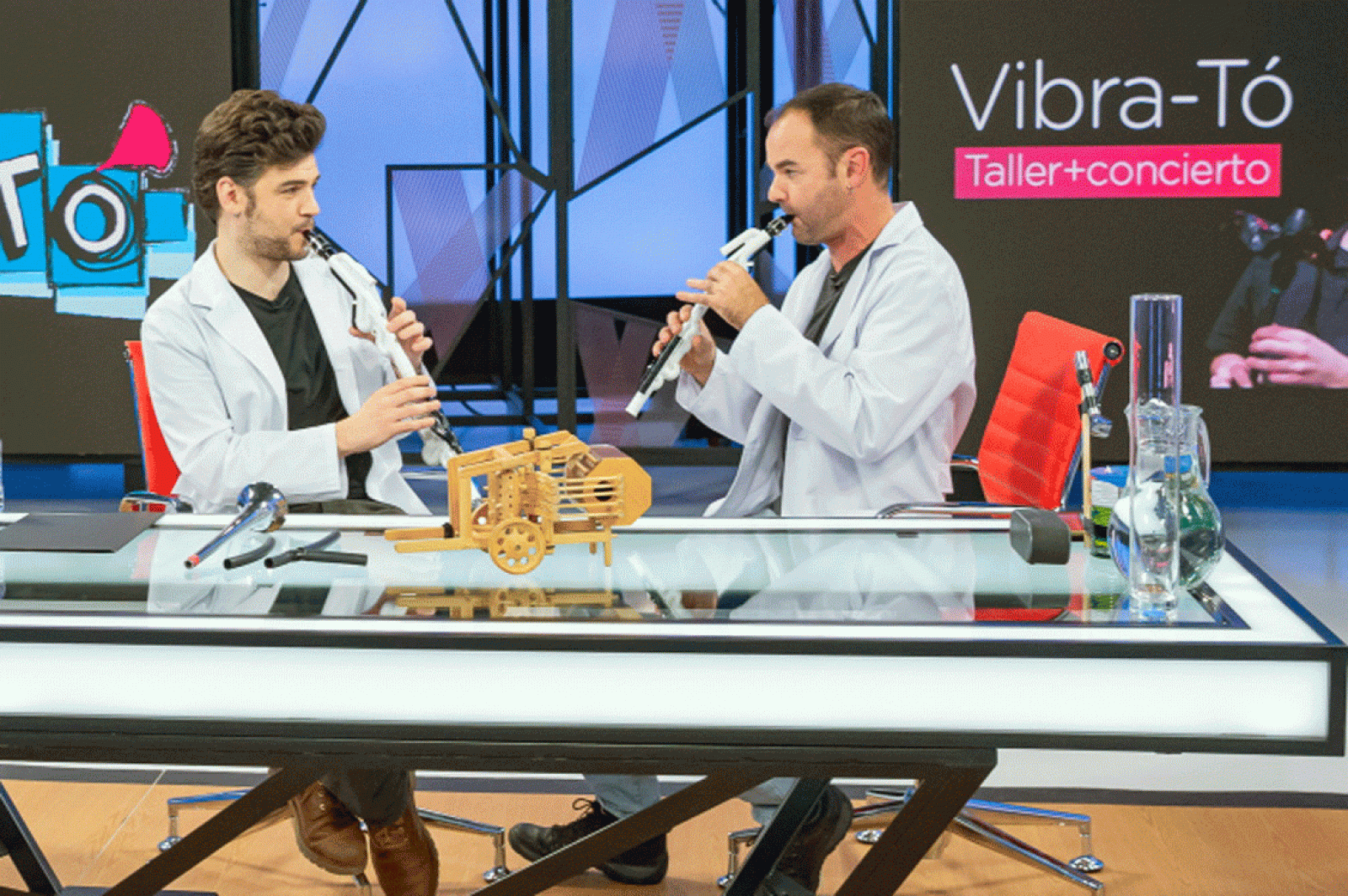 La aventura del saber Miguel Guinea y Joaquín Sánchez Instrumentos musicales basados en dibujos de Leonardo Da Vinci