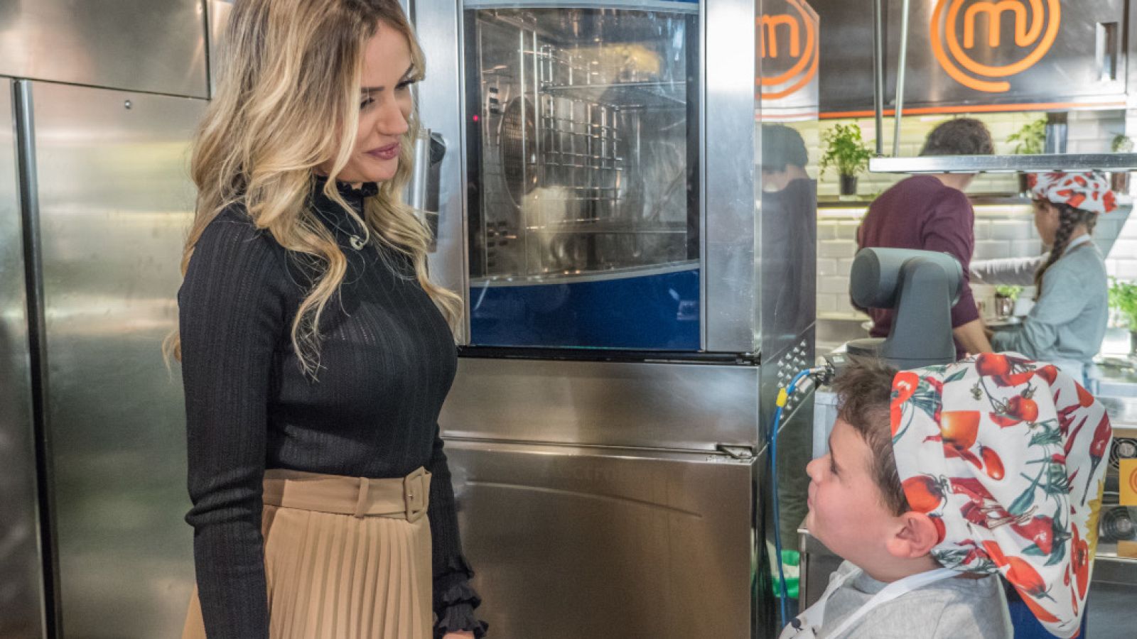 MasterChef Junior 7 - Jordi Cruz nos presenta a su novia | Ver