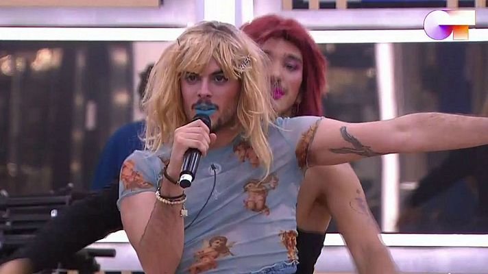 OT 2020 - Ariadna maquilla a los chicos de la academia