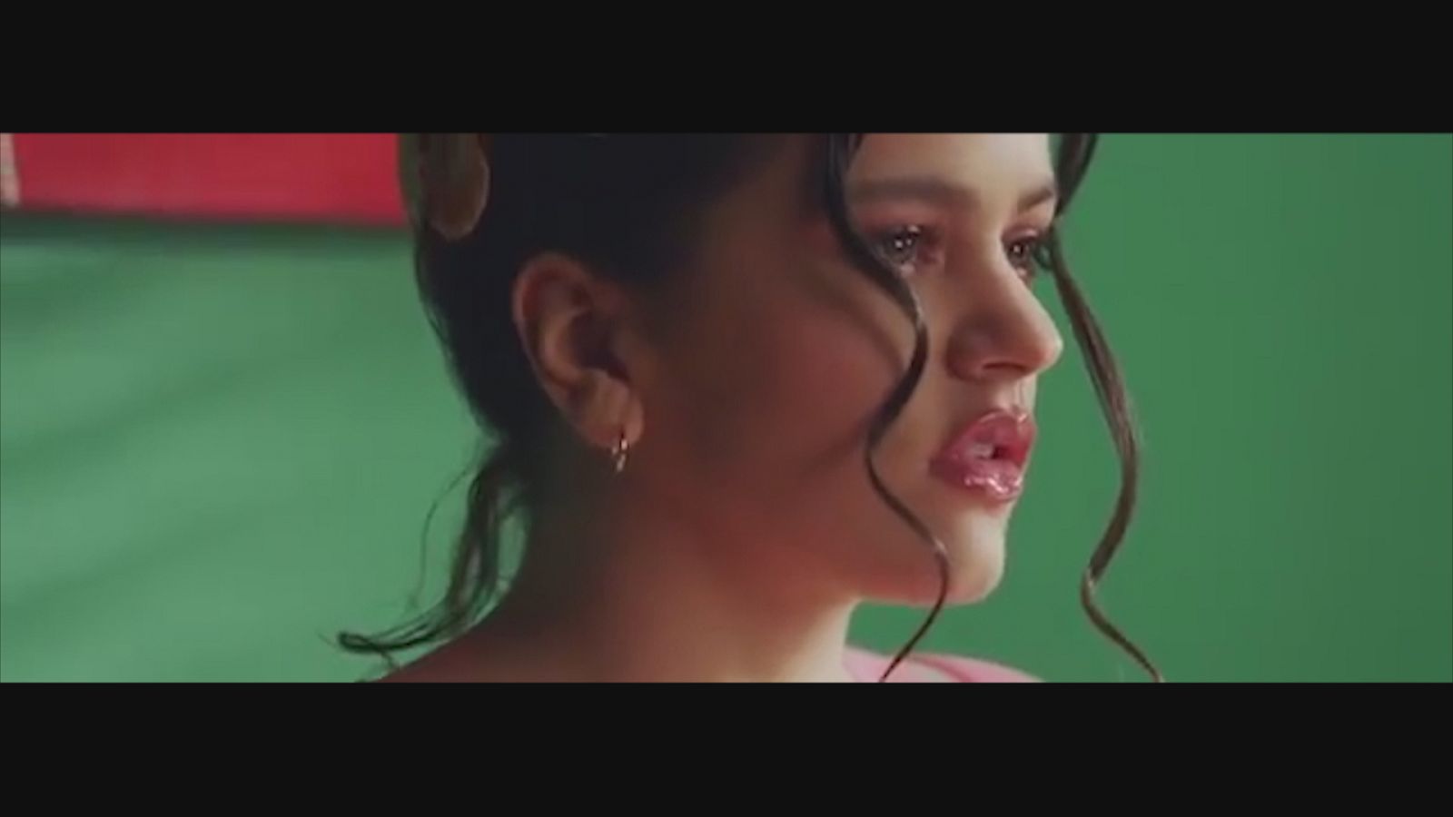 Corazón - Rosalía se pone flamenca de nuevo con "Juro que"