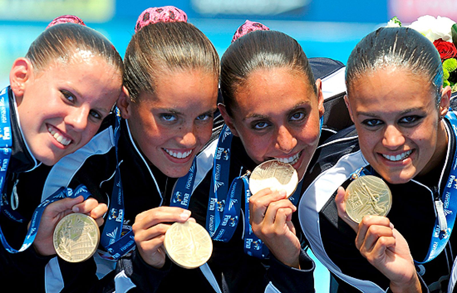 La natación española sincronizada ha logrado su primera medalla de oro en unos mundiales. Ha sido en el ejercicio de rutina libre combinada.