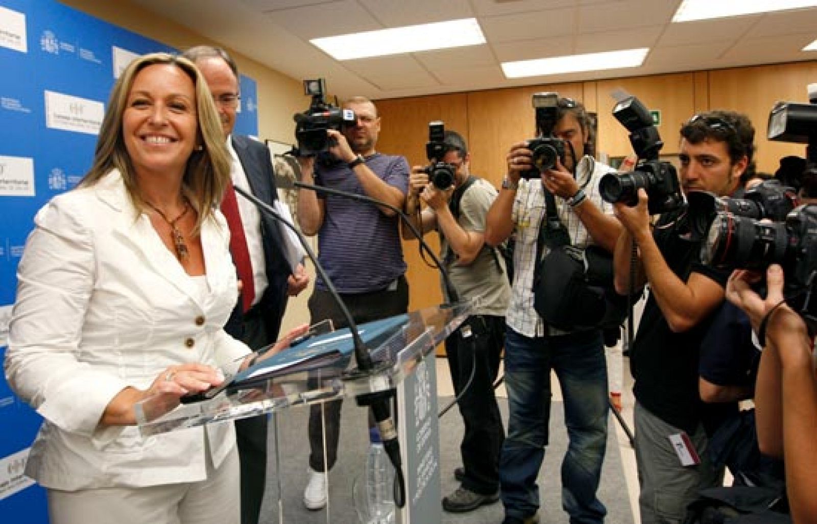 La ministra de Sanidad se reúne con los responsables de las Comunidades para hacer frente a la Gripe A - Ciencia y tecnología en Rtve.es | Ver