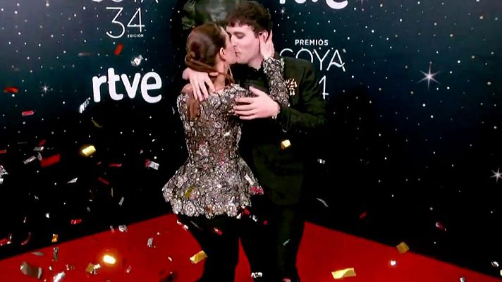 Premios Goya - El beso de Raquel Sánchez Silva y Palomo Spain