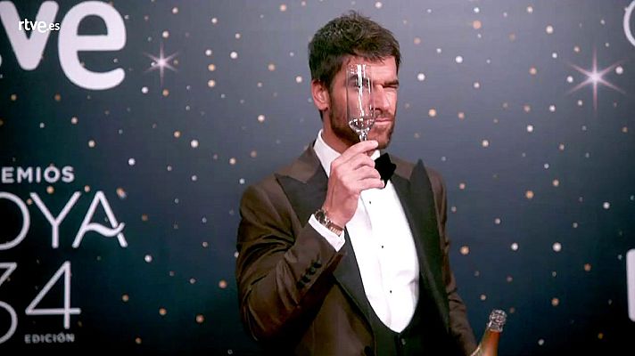 Premios Goya - Alfonso Bassave brinda en la cámara glamur de los Goya