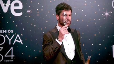 Premios Goya - Alfonso Bassave brinda en la cmara glamur de los Goya