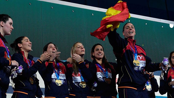 Waterpolo - El himno de España sonó en Budapest en honor a las 'hidroguerreras'