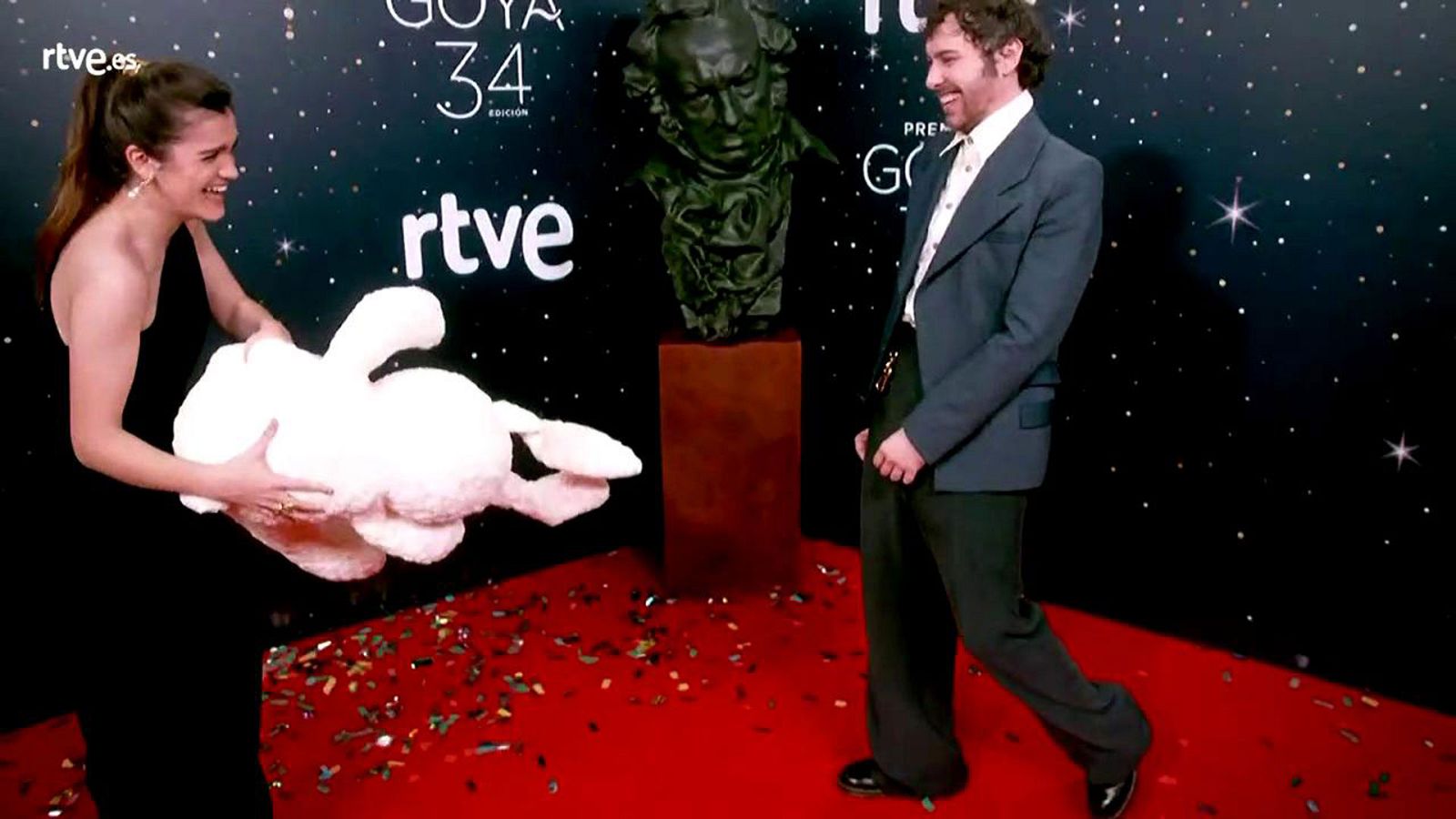 Premios Goya - Amaia junto a Álex de Lucas en la cámara glamur de los Goya