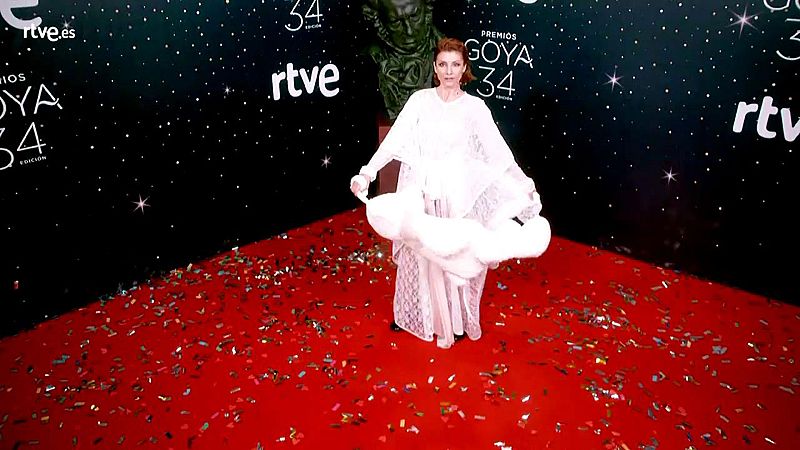 Premios Goya - Najwa Nimri posa con su original look en la cámara glamur de los Goya