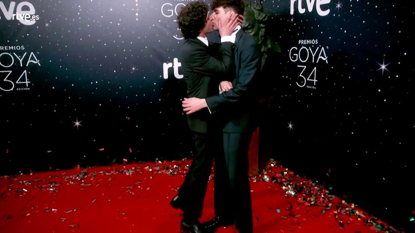 Premios Goya - Los Javis muestran su amor en la cámara glamur de los Goya