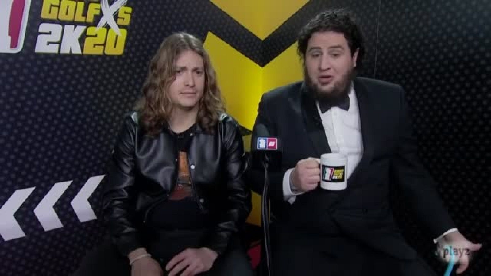 La gala empieza con número musical de los actores nominados pero Grison y Caravaca tienen su propia versión del asunto.