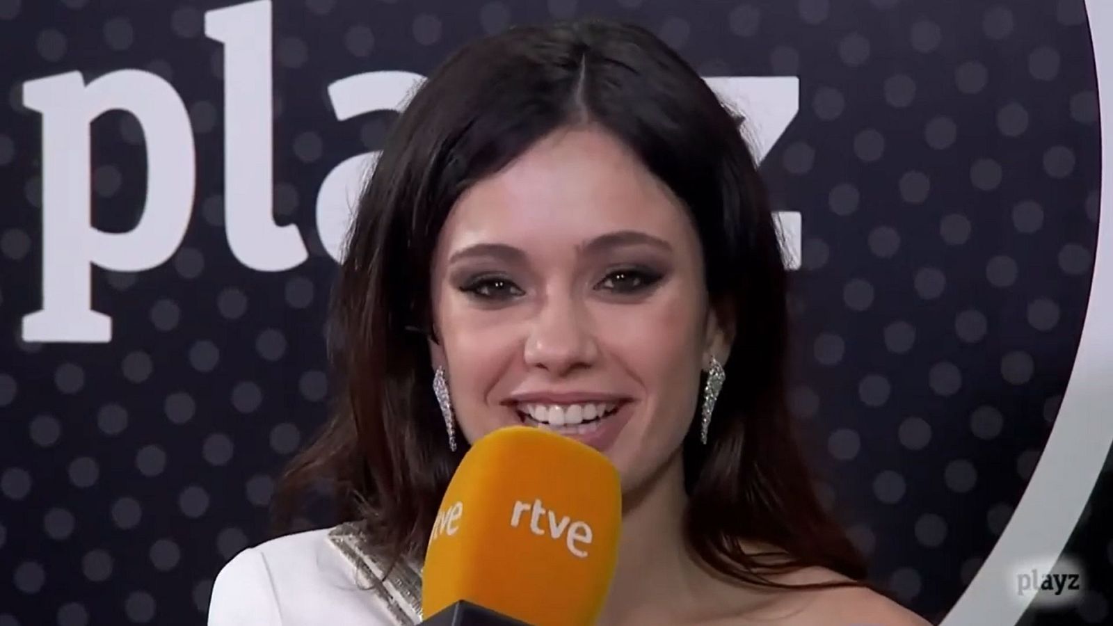 Anna Castillo hace un repaso de cómo ha influido ser actriz en "Amar" en sus rupturas de pareja y habla de su relación con sus gatos.