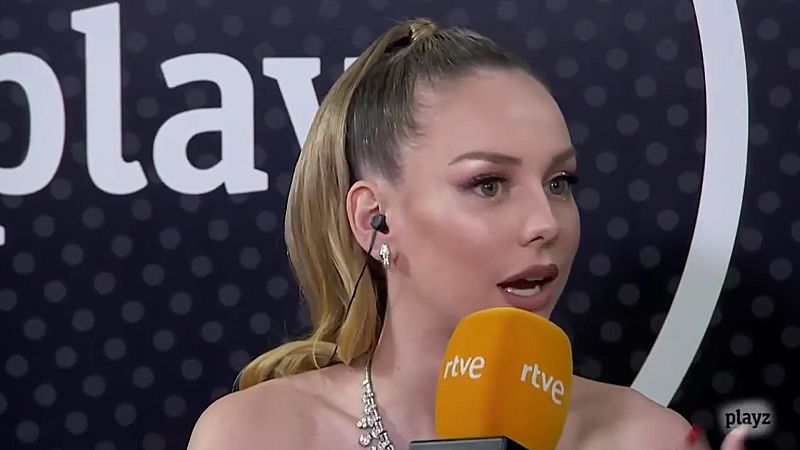 Ester Expósito celebra este sábado su 20 cumpleaños y habla de cómo está llevando la fama por la serie 'Elite'. También desvela que alguna vez sí ha sentido algo por un compañero con el que ha tenido una escena íntima en la ficción.