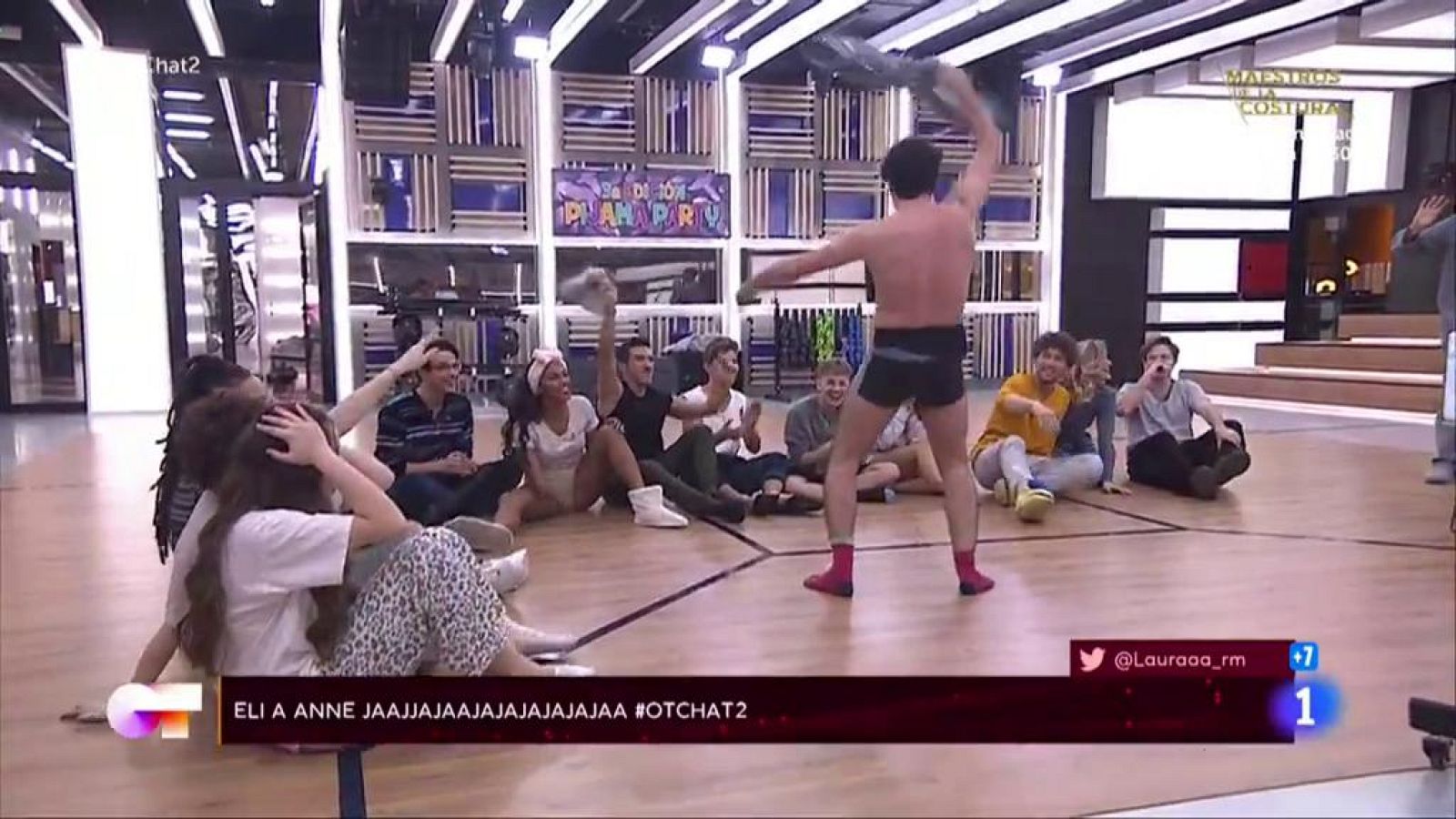 Los concursantes de "Operación Triunfo 2020" juegan a "verdad" o "atrevimiento" en El Chat de la Gala 2 de Operación Triunfo 2020 en El Chat de Operación Triunfo 2020