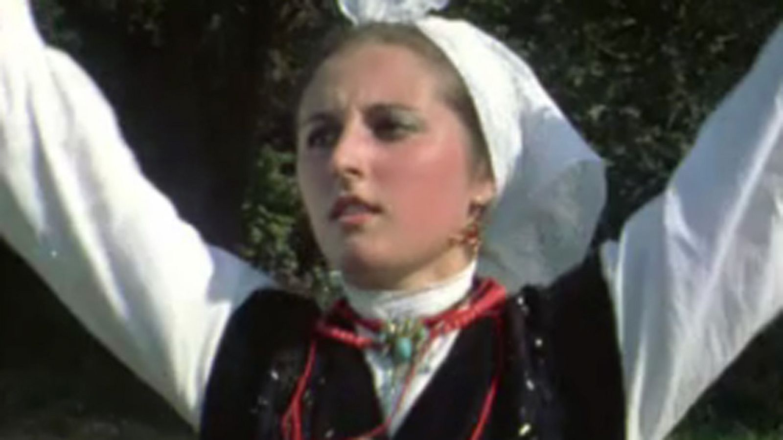 Raíces - Jotas de aquí y de allá - Raíces | Ver