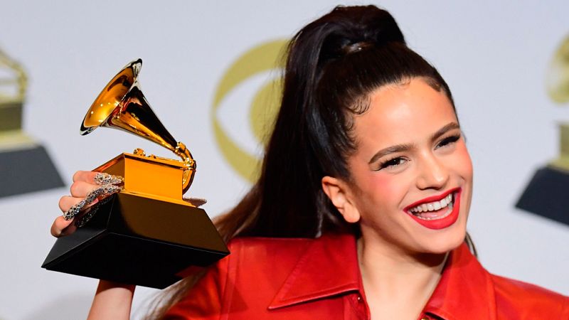 Rosalía, primera artista española en ganar un Grammy en una gala dominada por Billie Eilish