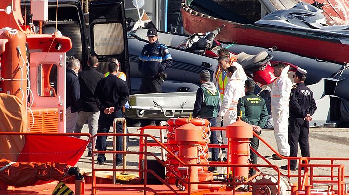 Telediario 1 - Hallan un cadáver que podría ser un tripulante del Rúa Mar