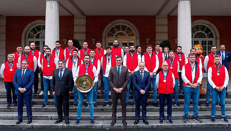 Los Hispanos, recibidos por el Rey y el presidente del Gobierno tras su tiunfo en el Europeo | Ver