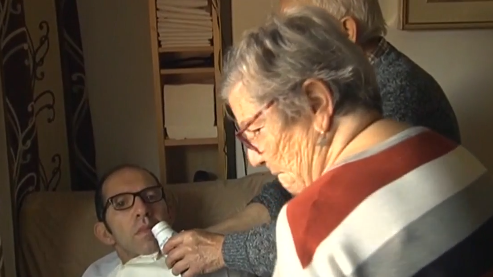 Un matrimonio de jubilados demanda una residencia para su hijo discapacitado  - RTVE.es | Ver