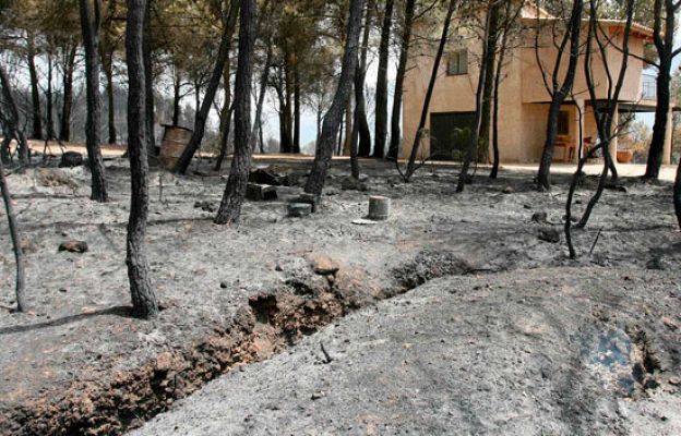  - El fuego sigue activo en Tarragona