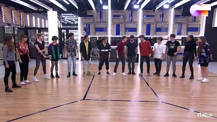 OT 2020 - OT 2020 canta "Besos" en el primer pase de micros