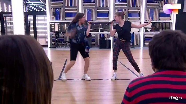 OT 2020 - Samantha y Eva cantan Maniac 1r pase de micros