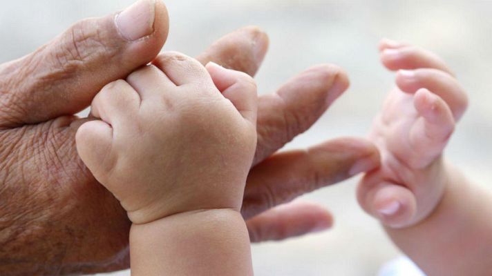 A partir de hoy - ¿Conoces el síndrome del "abuelo esclavo"?