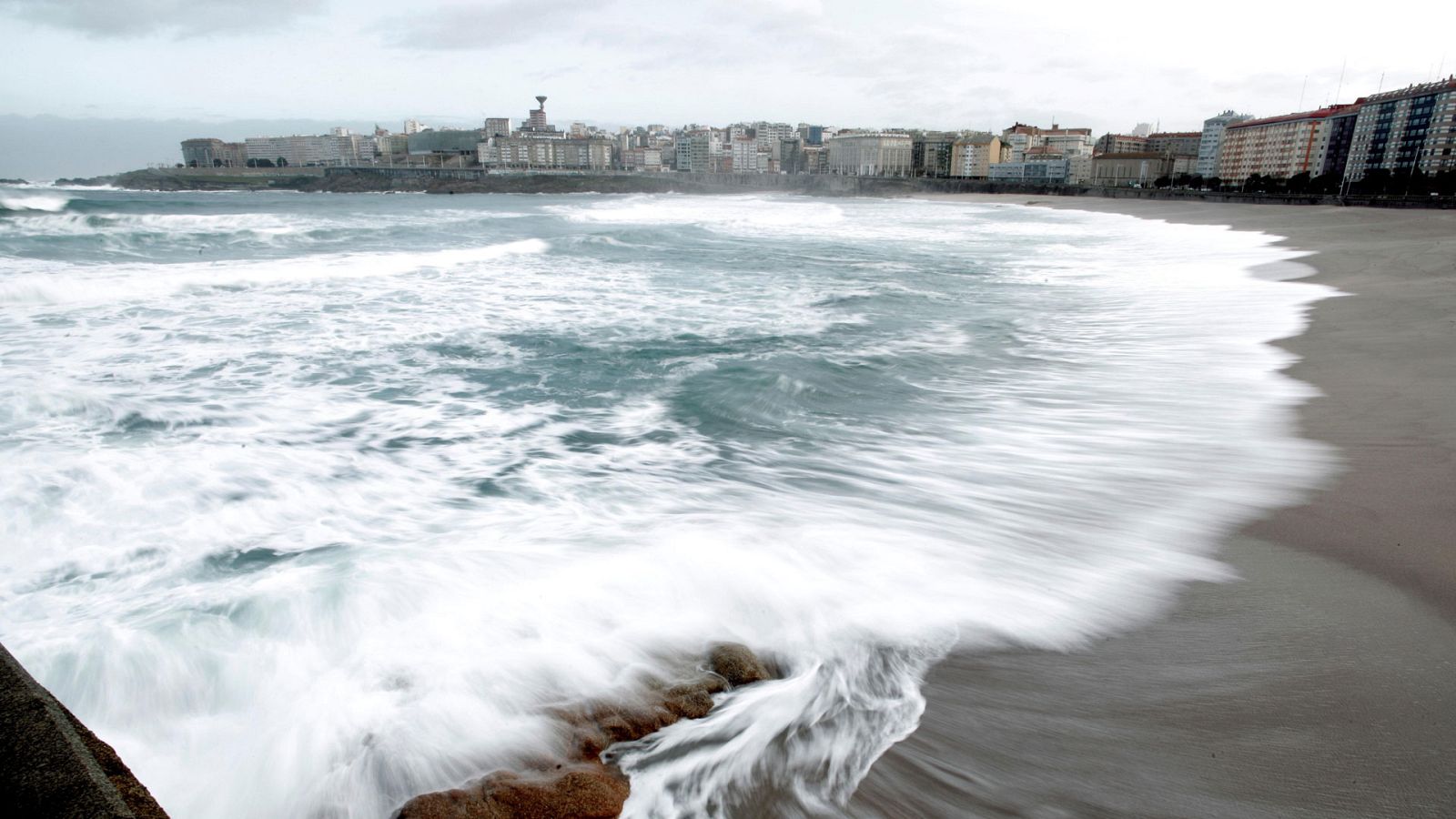 Precipitaciones localmente persistentes en el oeste de Galicia - ver ahora