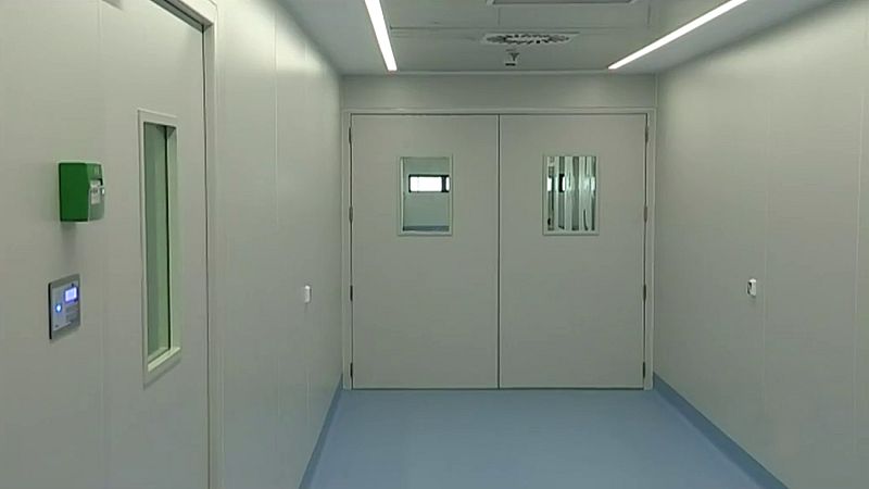 Los españoles en cuarentena por el coronavirus reciben la visita de sus familiares