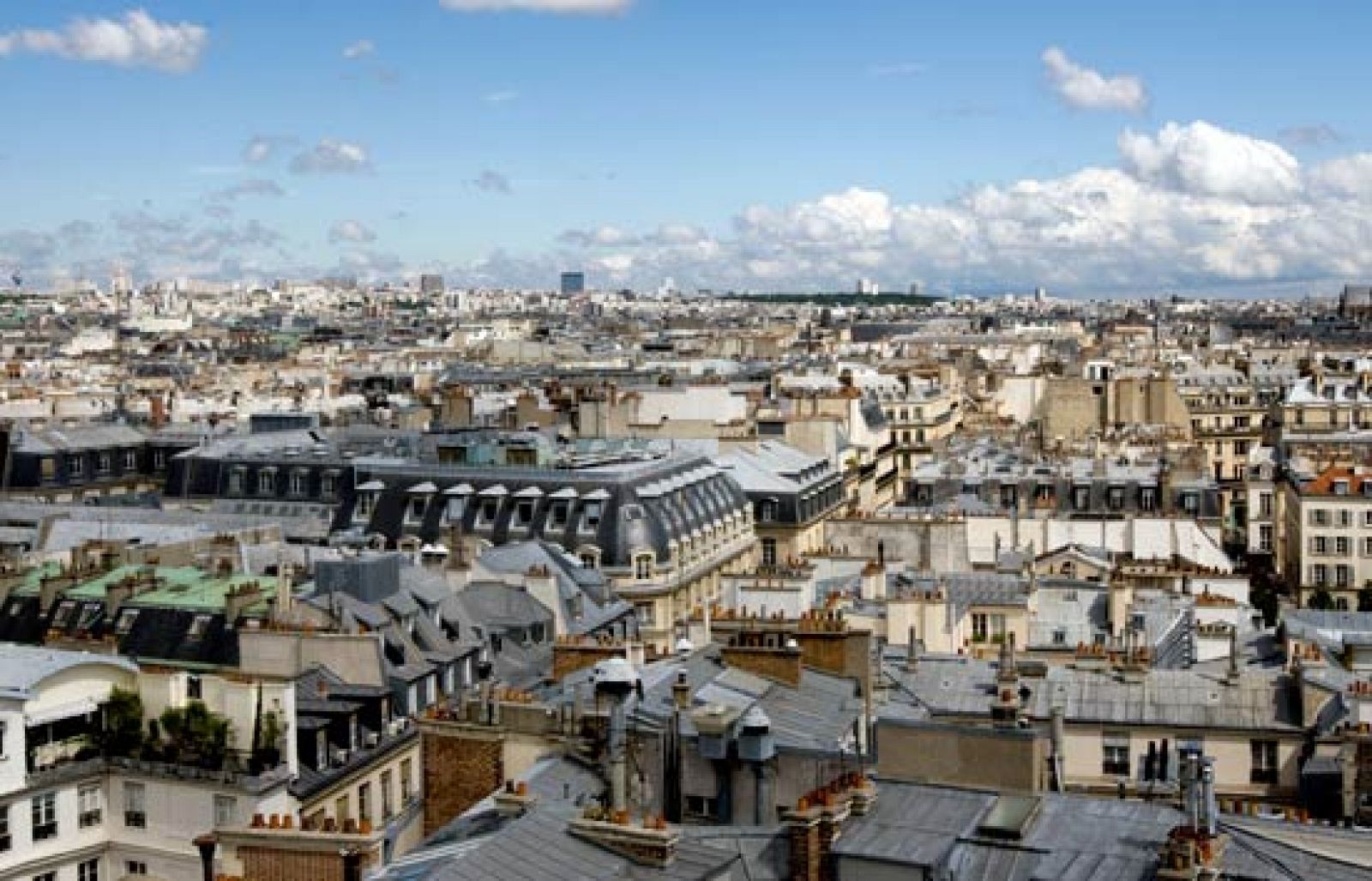 'Paris vous sourit', 'París te sonríe', es el lema de la capital francesa para presentarse a los visitantes | Ver