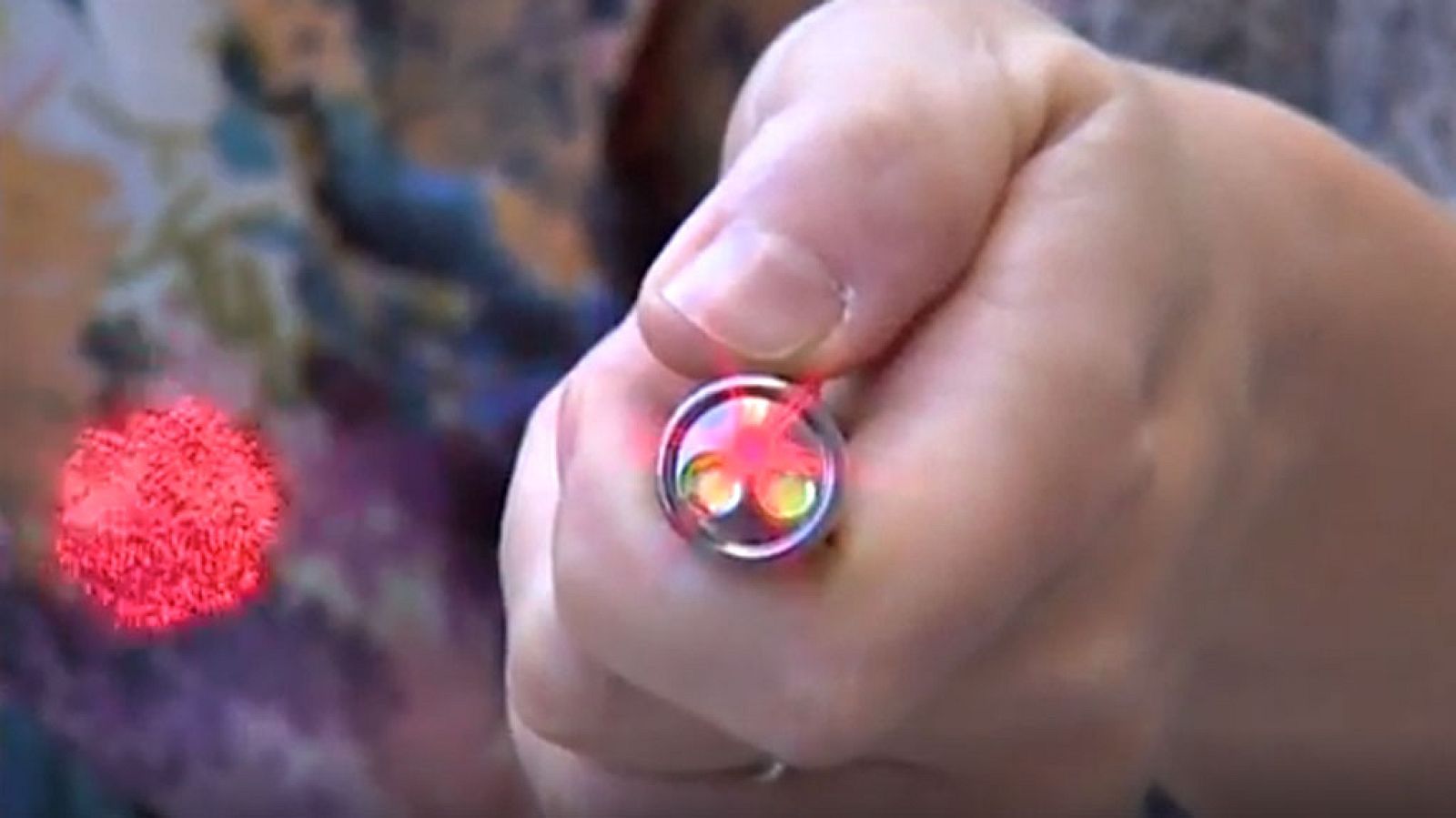 Láser - Un niño de 12 años pierde visión por mirar directamente un puntero láser en Córdoba | Ver