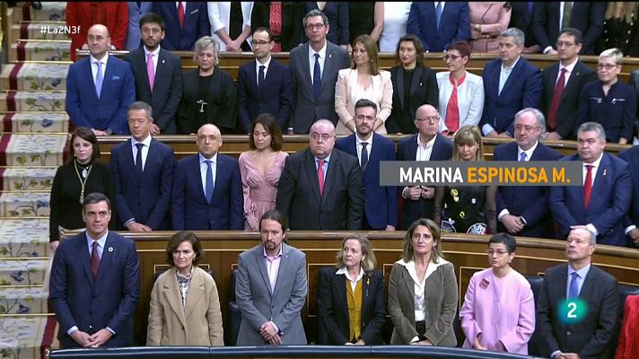 La 2 Noticias - Felipe VI abre la legislatura del primer Gobierno de coalición