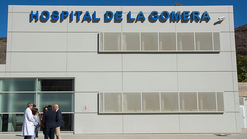 Los acompañantes del caso de coronavirus en La Gomera reciben el alta al dar negativo en la prueba
