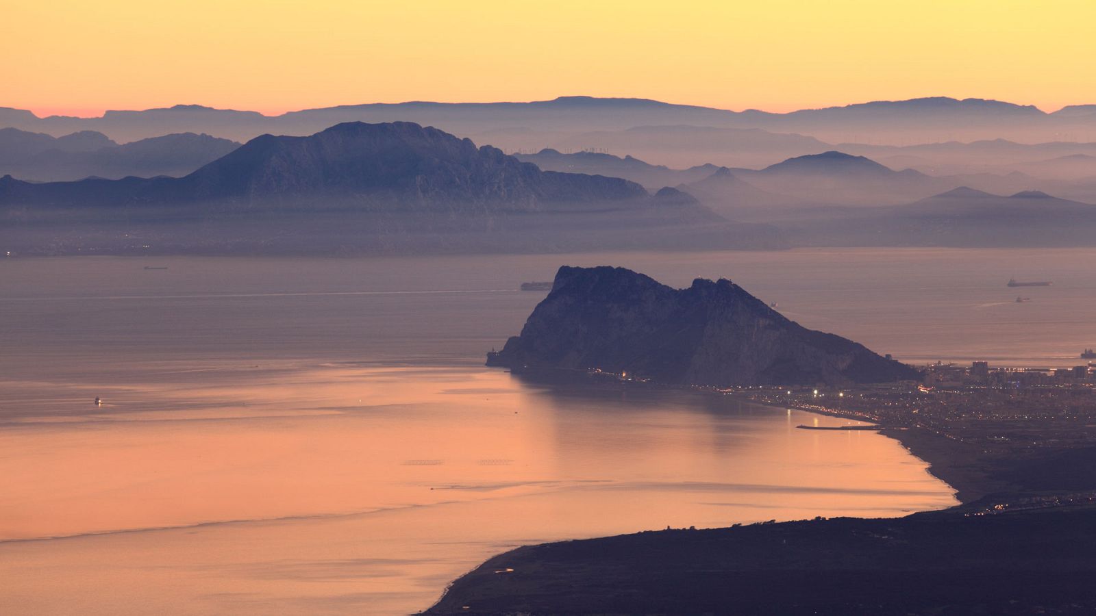 Levante fuerte en el Estrecho - Ver ahora