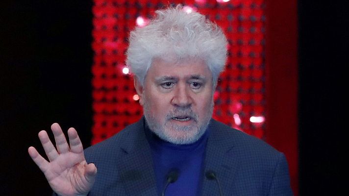 Telediario 1 - Almodóvar dice que 'Parásitos' parte como preferida para llevarse el Oscar pero recuerda la "maldición de ser el favorito"