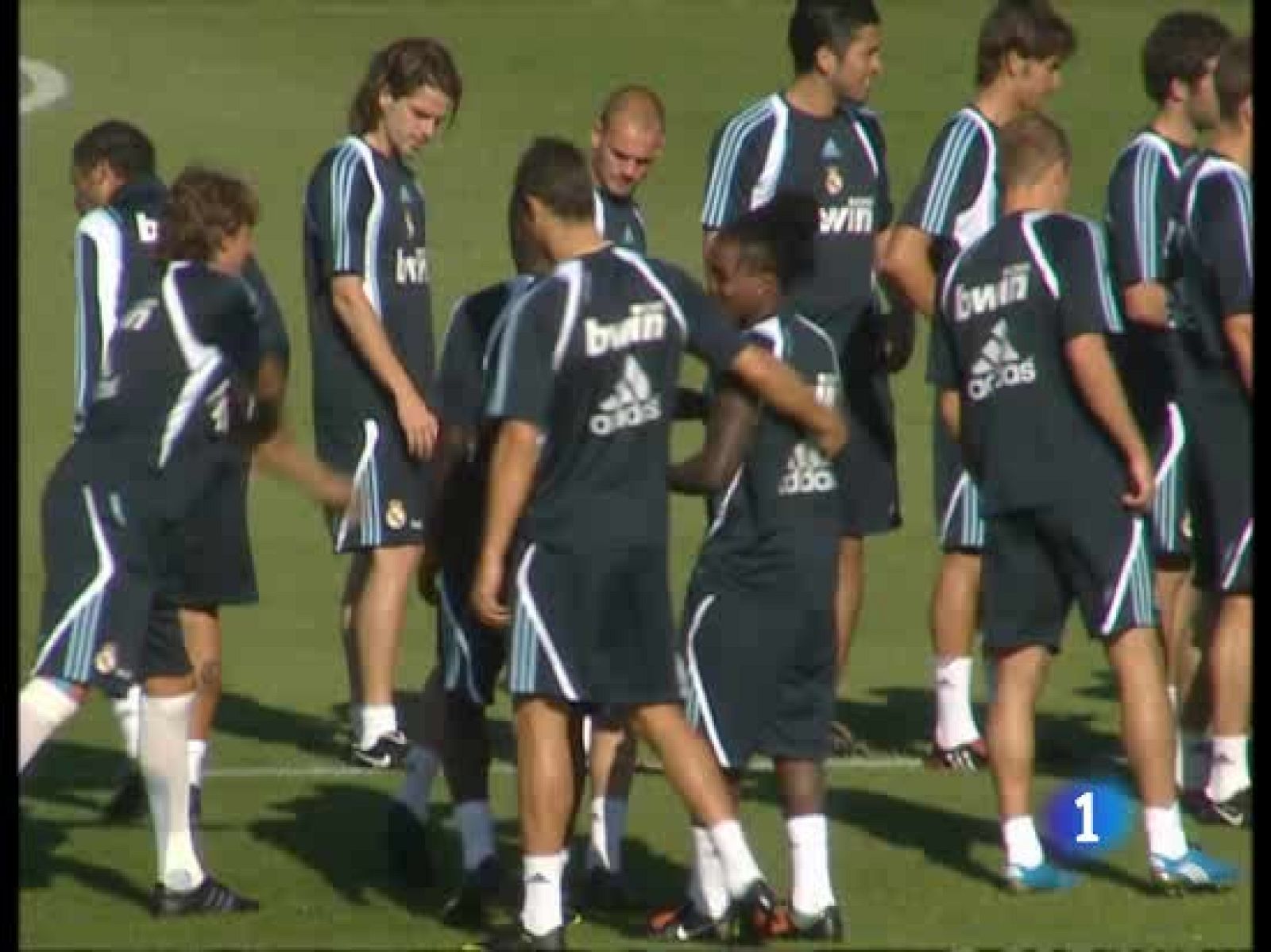 Pellegrini tiene overbooking en su plantilla al entrenar con 32 jugadores a la espera de la vuelta de los internacionales que jugaron la Copa Confederaciones.