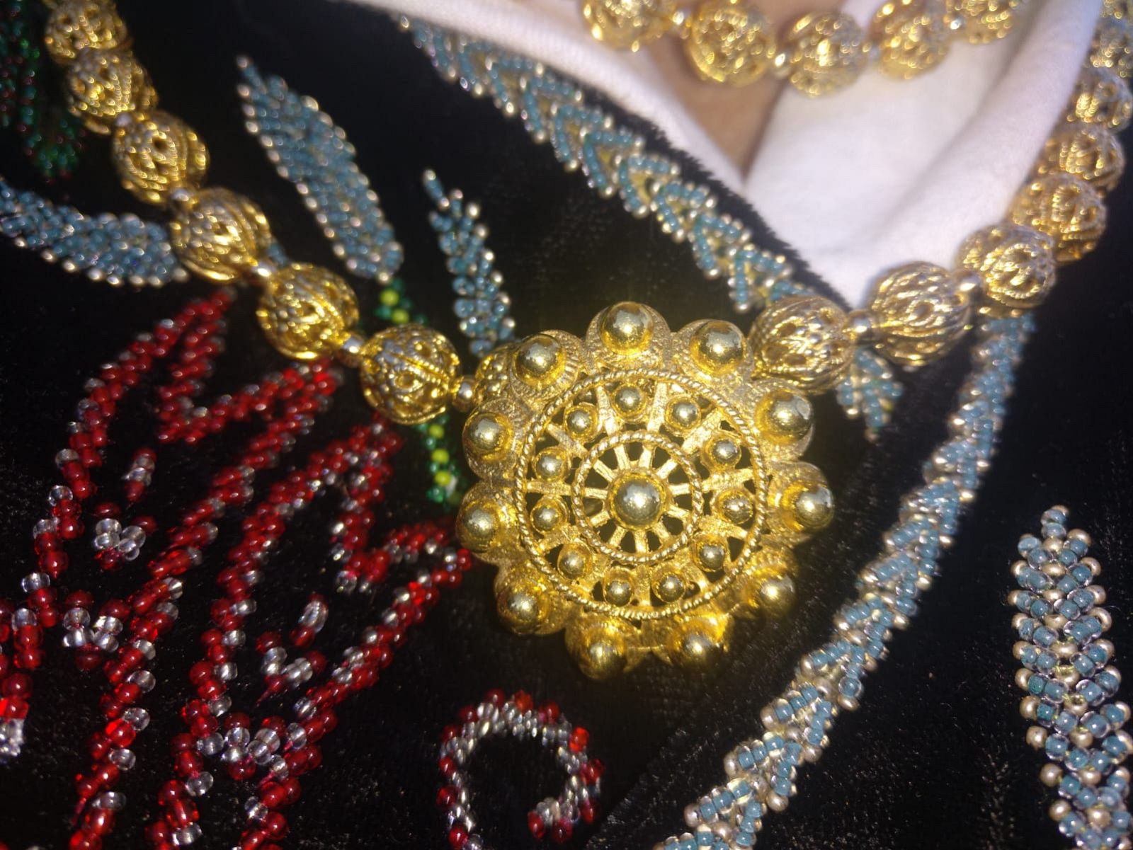 Bailando sin cesar por Santa Agueda - España Directo | Ver