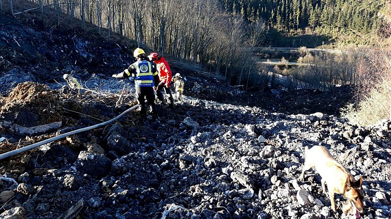 Búsqueda a contra reloj de los dos desaparecidos en el desprendimiento en Bizkaia