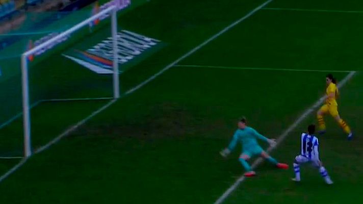 Fútbol - Gol de Manu Lareo (1-8) en la final de la Supercopa