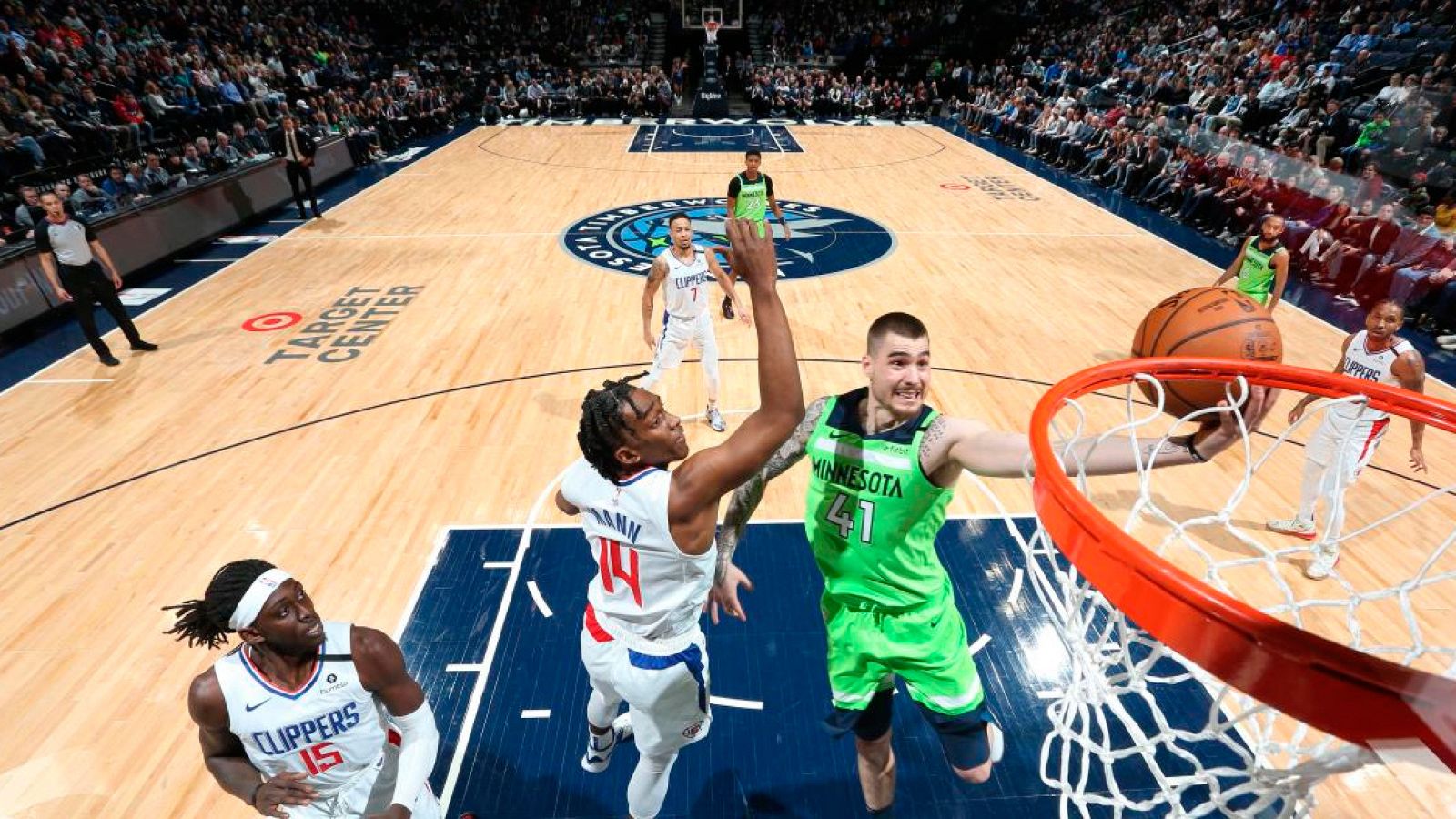 Juancho Hernángomez cae de pie en Minnesota