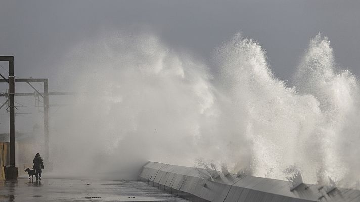 Telediario 1 - Gran parte de Europa, en alerta por la llegada de otra potente borrasca