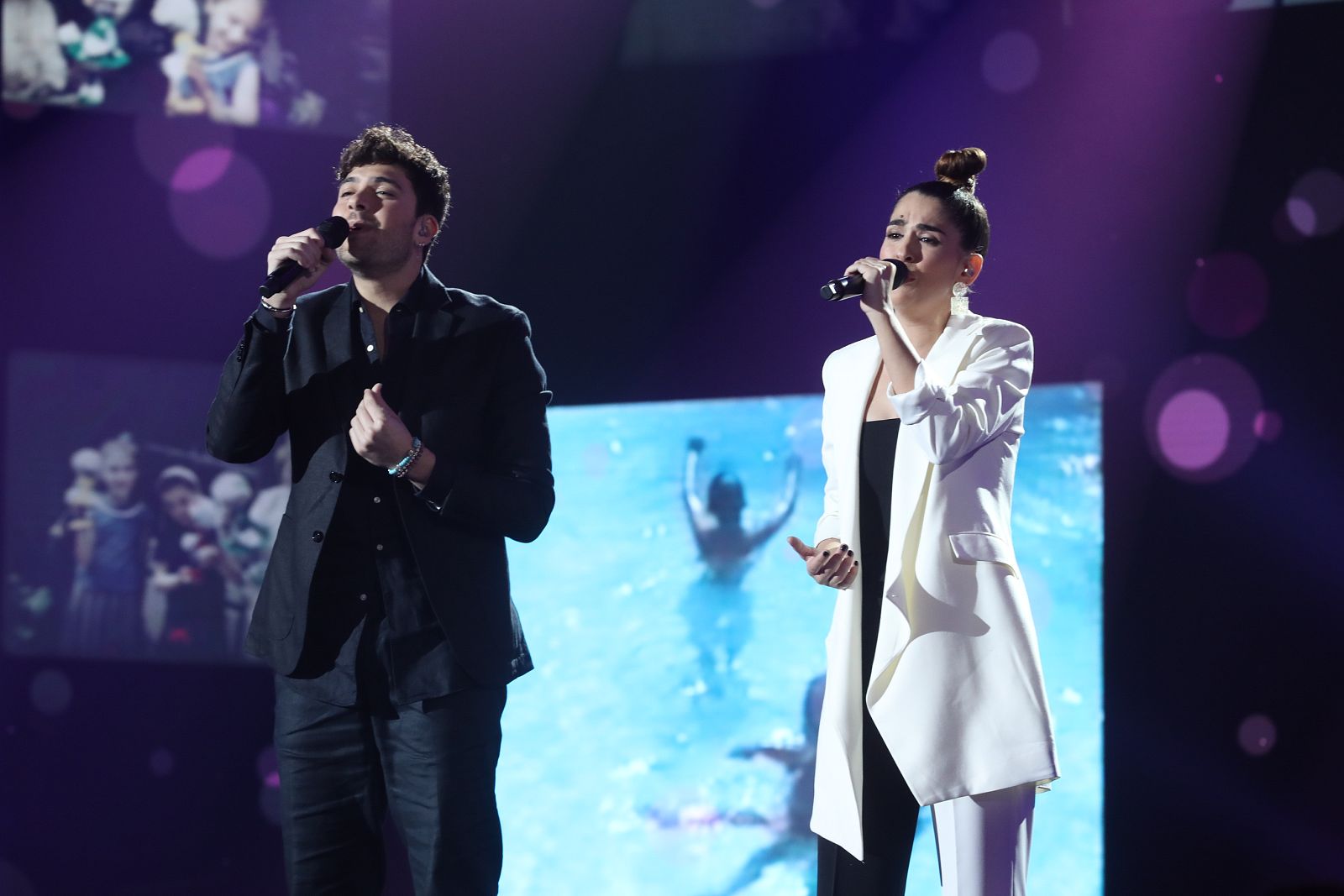Anajú y Javi cantan "Amor eterno", de Rocío Dúrcal, en la Gala 4 de Operación Triunfo 2020