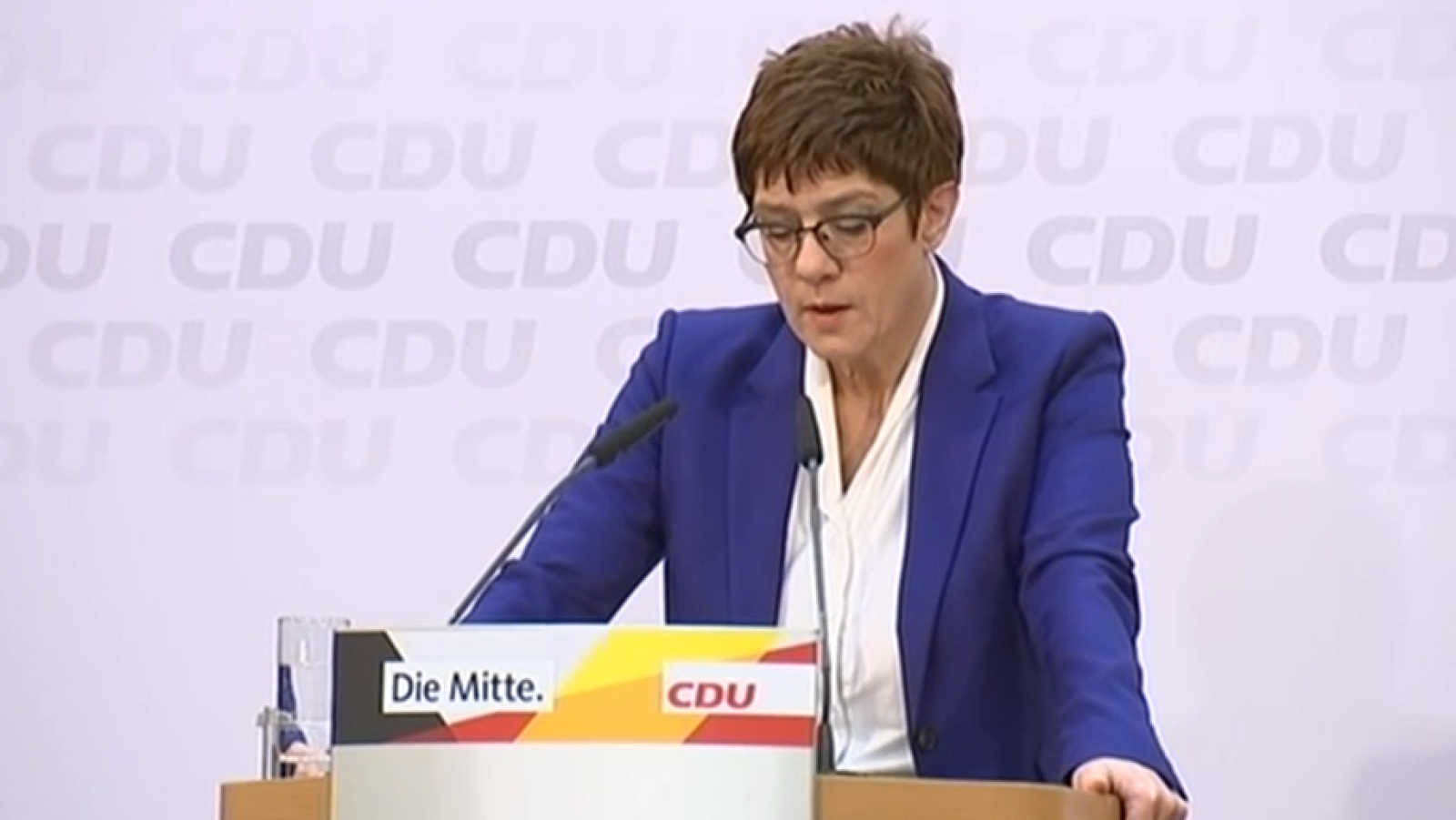 Annegret Kramp-Karrenbauer renuncia a suceder a Angela Merkel frente a los conservadores - RTVE.es | Ver