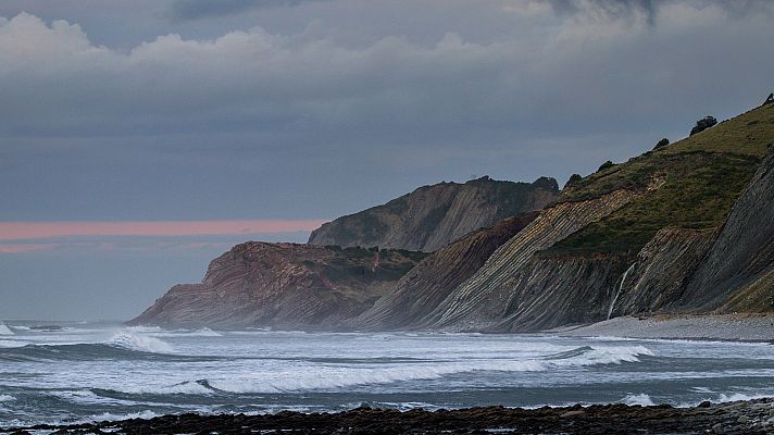 El tiempo - Intervalos de viento fuerte en el litoral gallego y en Canarias