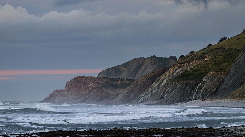 Intervalos de viento fuerte en el litoral gallego y en Canarias - ver ahora