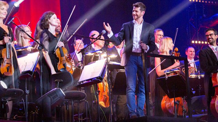 Prodigios - Andrés Salado dirige la orquesta